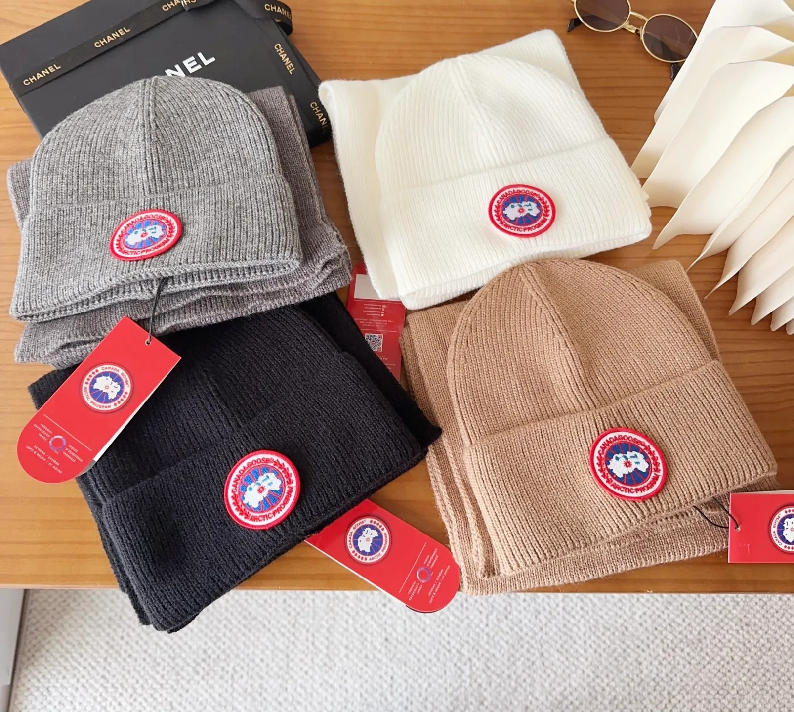 💰90 CANADA GOOSE Canada Goose winter warm cashmere cold hat. Rabbit wool material, thick feel, not easy to deform. Fashionable and versatile couple hat, imported embroidery logo, cashmere cotton yarn, head circumference: 55-58cm